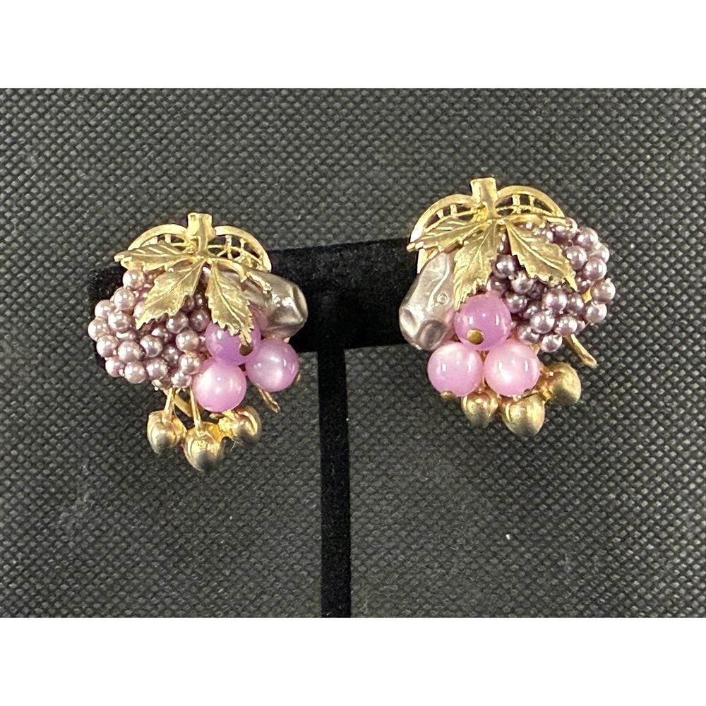 Vintage Grape Cluster Screw‑Back Earrings – Purple & Pink Beads with Gold Leaves
